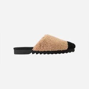ROAM Sherpa Tan and Black Cap Toe Slipper